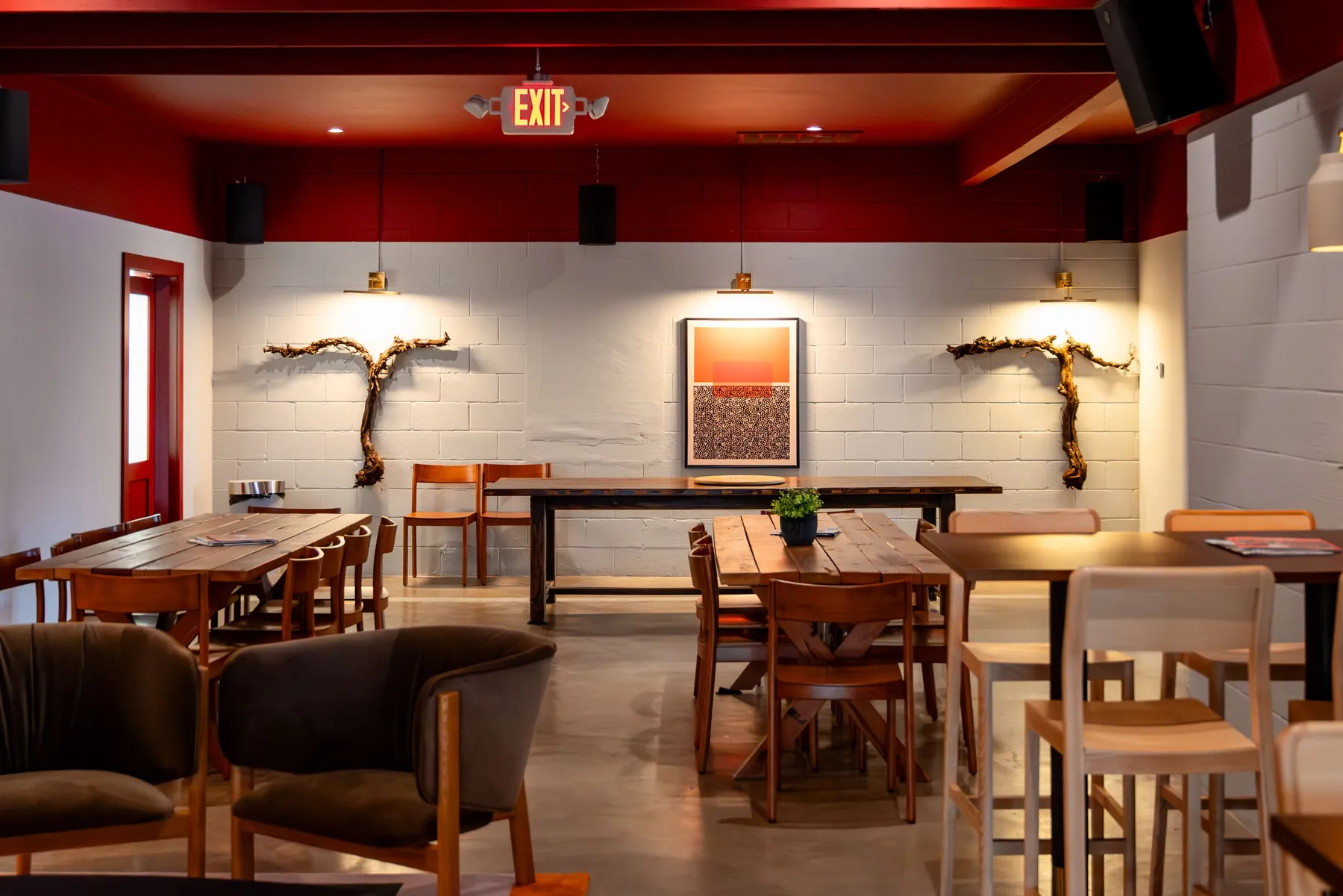 The room at the Stonewall tasting room